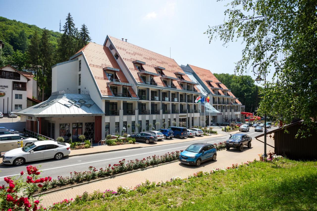 Hotel Crystal Wellness & Superior 4*